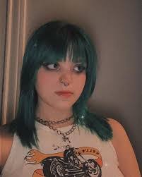 Kara Buckner's Instagram, Twitter & Facebook