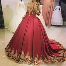 Cantik baju pengantin warna gold silver kebaya warna gold untuk pernikahan elegan saat ini kebaya menjadi salah satu jenis pakaian yang cukup gaun pengantin warna merah gold sumber : Gaun Pengantin Wanita Turki Renda Bola Satin Murah Lengan Panjang Merah Mewah 2019 Buy Gaun Pengantin Muslim Product On Alibaba Com