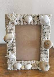 Cornice In Legno Grezzo Tema Mare Rivestita Con Trina Ad Uncinetto E Decorata Con Conchiglie E Grassetti Profumati Cornici Legno Grezzo Fai Da Te E Hobby