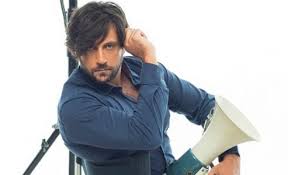 Έχουμε τις πρώτες φωτογραφίες από την παράσταση του γιώργου χρυσοστόμου. Giwrgos Xrysostomoy Egw Ekana Thn Kinhsh Sto Kanali Toy Alpha Gia Na Pai3w Sthn Aggelikh Gpop Gr