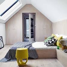 Insbesondere schlafzimmer im dachgeschoss werden immer beliebter, da sie aufgrund der niedrigen deckenhöhe extrem gemütlich wirken. Romantik Unter Dem Dach Kreative Gestaltungsmoglichkeiten Furs Schlafzimmer Auf Dem Dachboden Trendomat Com