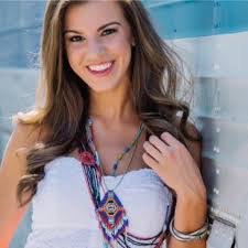 Victoria Van's Instagram, Twitter & Facebook