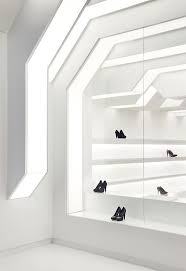 Black And White Boutique Ideas Luxury Queen White Boutique By Guilherme Torres Londrina Interiores De Tienda Interiores Tiendas