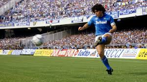 Diego maradona is a legend in naples having led napoli to their first ever serie a title in 1987. Wie Der Antiheld Maradona Das Geachtete Neapel Eroberte