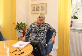 Villingen-Schwenningen: "Ich habe in die tiefsten Abgründe geblickt": Beate  Berg-Haller blickt auf 35 Jahre Arbeit für Pro Familia in Villingen zurück 