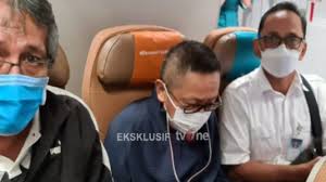 Buron kasus pembalakan liar adelin lis pada 2006 kabur ke china dan lolos dari upaya penangkapan setelah puluhan pengawalnya memukuli petugas kbri di beijing. Sue20mlwej2ofm