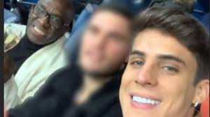 No instagram, o jogador publicou uma foto ao lado da namorada e, na legenda, se limitou a colocar um emoji de explosão e outro de coração. Namorado De Nadine Ja Ficou Com Carlinhos Maia E Com Cozinheiro De Neymar 11 04 2020 Uol Tv E Famosos