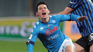 Las imágenes del incidente a continuación: El Chucky Lozano Salio Lesionado En La Victoria Del Napoli Sobre La Juventus As Mexico