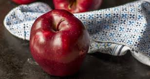 It's juicy and sweet but lacks any distinguishing tartness. Red Delicious Apples Weren T Always Horrible New England Today