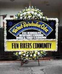 Bunga duka cita terindah ini pastinya memang kami rancang dengan sebaik mungkin sehingga. 51 Ide Karangan Bunga Duka Cita Duka Cita Karangan Bunga Bunga