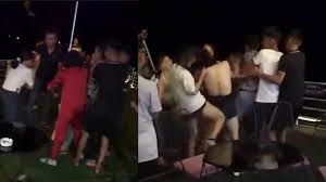 Nov 19, 2020 · ngày 19/11 cộng đồng mạng hot lên vụ đánh ghen ở huế gây nhiều bức xúc, những vụ đánh ghen sẽ chỉ khiến chính người đi đánh ghen trở thành thảm thương trong mắt tất cả mọi người. Phá»¥ Ná»¯ Ä'anh Ghen CÆ° Dan Máº¡ng Dáº­y Song Ä'anh Ghen Co Giáº£i Quyáº¿t Ä'Æ°á»£c Váº¥n Ä'á» Ä'á»i Sá»'ng Thanh Nien
