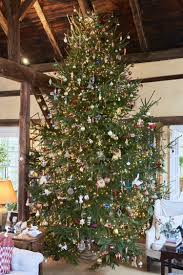 Indeed, many people believed that it was extremely unlucky to bring evergreens, the traditional decorations on the ceiling. 75 Christmas Decoration Ideas 2020 Stylish Holiday Decorating