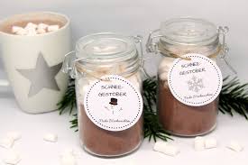 Schneemannsuppe heisse trinkschokolade rezept und etikett zum ausdrucken schneemannsuppe geschenke geschenke 9.5x7.5cm zum gebrauch stempelgummi auf ez lieblingsadventskalender, originell, einfach, lustig, free download, einfach ausdrucken, weihnachten. Diy Schneegestober Susses Geschenk Zu Weihnachten Gratis Vorlage Susse Weihnachtsgeschenke Geschenke Weihnachten Geschenke Zu Weihnachten Basteln