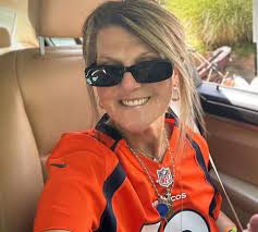 Hey im brandon from torrington connecicut lookimg for females to talk are  intrested near me this is me with my mom