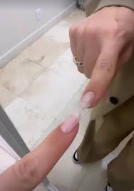 Thaila Ayala ensina técnica para detectar câmeras escondidas em hotéis