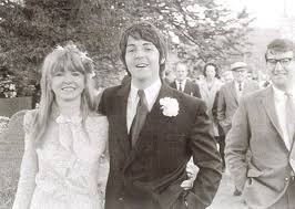 Jane And Paul At Michael Mccartney S Wedding Paul Mccartney Jane Asher Beatles Girl