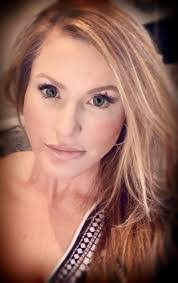 Caroline Brom's Instagram, Twitter & Facebook