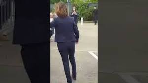 Un homme a giflé le chef de l'état, avant d'être plaqué au sol par le service de sécurité. U05xhiahrxqoim