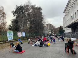 Oggi l'ordinanza del ministro speranza. Lombardia In Zona Arancione Scuole Medie E Superiori Tornano In Aula Corriere It