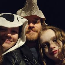 Post-apocalyptic survival scenario in tunnels