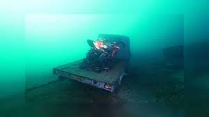 Ze stond aan het ro. Duiker Ontdekt Motorschatten In Het Comomeer Motor Nl
