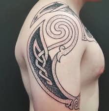 It's an attractive tattoo that looks great as a black and white tattoo. 100 Irish Tattoos Celtic Tattoos And Four Leaf Clover Tattoos For St Patricks Day Tattoo Ideas Artists And Models
