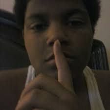 emmanuel Holmes (@cripinme)