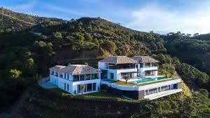 Ronaldo recently moved to juventus fc, where he will finish out his career. Cristiano Ronaldo House Inside Tour Photos And Locations In Italy Spain Portugal And England