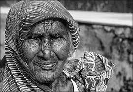 Auch wenn sie nicht denken, sie brauchen organe. Mona Lisa Vom Ganges Aus Der Serie Gesichter Indiens Foto Bild People Outdoor Schwarz Weiss Bilder Auf Fotocommunity