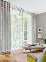 When It Comes To Decorating It S Important To Create The Right Mix Sweet Floral Prints Are A Lovely Match Fo Wohnzimmer Bunt Wohnzimmermobel Wohnzimmer Ideen