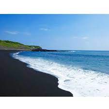 yupotyi さんのinstagramをピンしています 溶岩が砕かれてできた黒い砂浜が特徴 砂の浜 伊豆大島 大島 伊豆諸島 伊豆七島 島 island 旅行 旅 trip 美しい beauty beautiful instagram beach instagram posts
