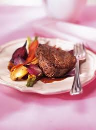 Recette Du Chef Ricardo Une Recette De Filet Mignon Avec Des Legumes Racines Caramelises Une Recette A Fa Vegtables Recipes Filet Mignon Filet Mignon Recipes
