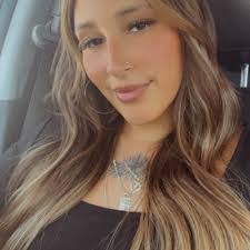 Debbie Santos's Instagram, Twitter & Facebook