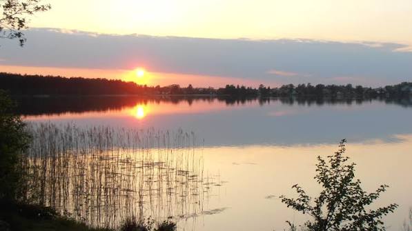 Najciekawsze miejsca nad wodą w okolicy Ryk – gdzie odpocząć latem?