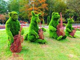 Funny Memes Pictures Random Pictures 20 1 1 Garden Art Sculptures Topiary Garden Garden Art