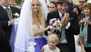 Laut format dürfte sich das im kommenden jahr ausgehen, denn lugner verfüge über ein privatvermögen von 135 mio. Adoptiert Richard Lugner Leonie News At