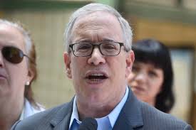 DOE was reckless with billions in school contracts: report