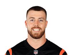 Carson Wells's Instagram, Twitter & Facebook