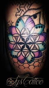 Tatoo mandala, mandala tatouage, tatouage fleur, lotus tattoo, idées tatouage femme fleur de lotus aquarelle sur bras le dessin est fait par le noir, pas. Welcome To Flickr
