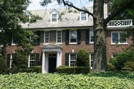 Grace Kelly S Childhood Philly Home 2 Streets Away From Me And Sparks My Daily Day Dream Of Being A Movie Star Celebrity Houses Hollywood Homes Mansion Tour