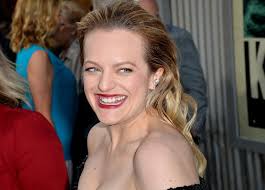 Cine este Elisabeth Moss în viața reală? Și cum a reușit actrița să  cucerească o lume întreagă cu un rol înspăimântător de dureros în serialul:  „Povestea Slujitoarei”