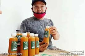 7 mar 2017 rating 4.9 stars (74) jual stiker sticker label transparan untuk botol juice jus minuman 250 ml ,stiker transparan / vinyl ukuran: Awalnya Diminum Sendiri Kini Sudah Produksi Ribuan Botol Radarsemarang Id