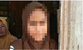 Perkara ini dibuktikan dengan beberapa foto sebelum dan selepas solekan yang dikongsikan di facebook miliknya sendiri. Sejak Kahwin Suami Tak Pernah Meniduri Saya Isteri Berusia 11 Tahun Infoje Org