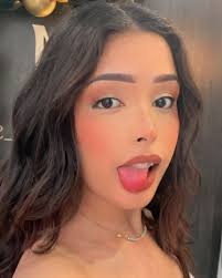 𝐄𝐌𝐈𝐋𝐘 𝐇𝐄𝐑𝐄𝐃𝐈𝐀