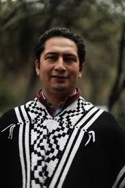 La política se ha ido asemejando cada vez más a un cierto espectáculo mediático, un show de las redes sociales y televisivas, en que la casta política intenta. 0cn6s6lk7vblgm