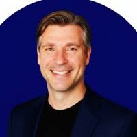 600+ perfiles de «Dan Santamaria»