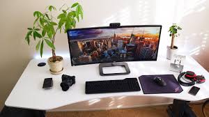 There Are A Couple Issues With The Ikea Skarsta Desk That You Should Know About Before You Get One Yourself The Ike Motorized Desk Desk Adjustable Height Desk