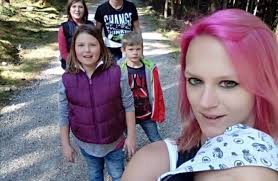 Wenn der konflikt in der familie geklärt werden konnte, kehren die kinder nach hause zurück. Wann Nimmt Man Ein Kind Aus Der Familie Heraus Interview Mit Einer Jugendamts Mitarbeiterin Stadt Land Mama