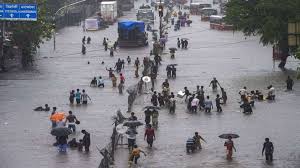 Heavy rains during the night and on monday morning in mumbai and its outskirts. Mumbai Rains Over 8 000 Evacuated Amid Heavy Waterlogging In Thane Indian Navy Teams On Standby India News India Tv