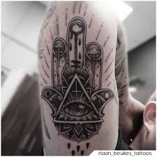 Muy cariñosa, paciente y sabia, por tanto se puede comparar con la virgen maría. Tatuaje Mano De Fatima Significado Historia Y Muchas Ideas De Tatuajes
